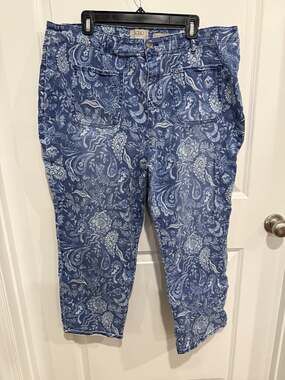 Logo Lori Goldstein Capri Jeans Light Blue Floral Pattern Women's 22 WP